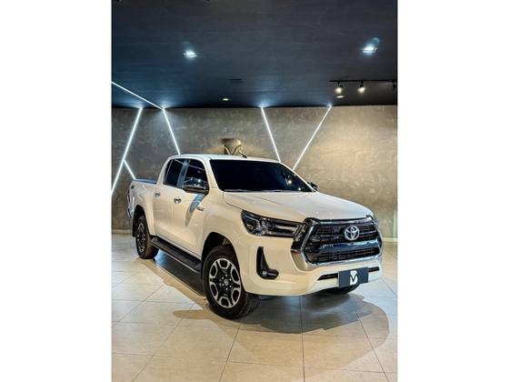 TOYOTA HILUX 2.8 D-4D TURBO DIESEL CD SRV 4X4 AUTOMÁTICO